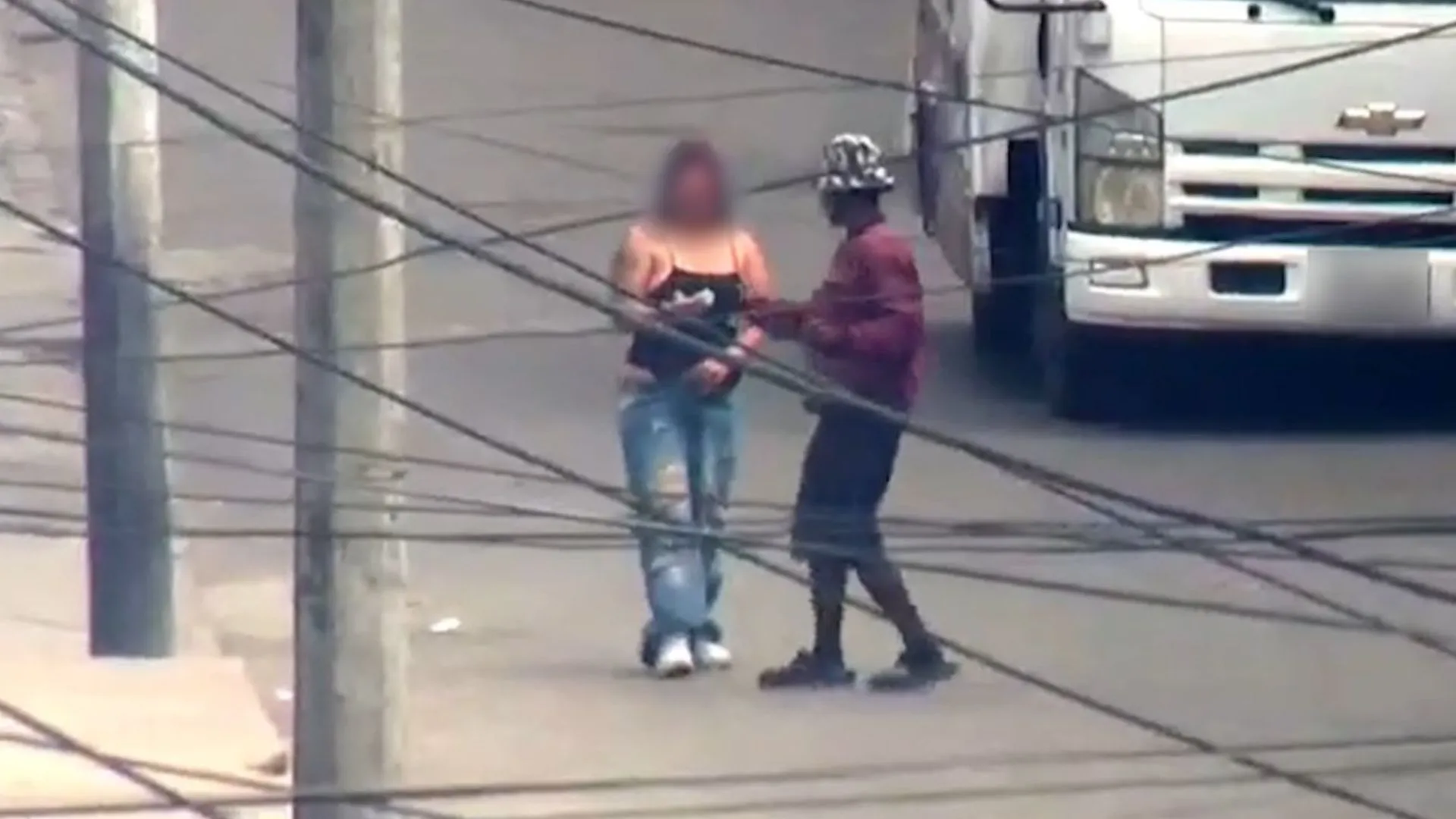 ¡Caught on Camera! Drug Dealer Apprehended in San Bernardo for Public Street Sales, Stashing Merchandise in Wall Cavity