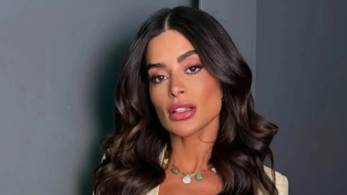 Aline Campos Discloses Simultaneous Facial Lifting and Complex Breast Revision Surgery, Emphasizing Transparency and Recovery Journey.