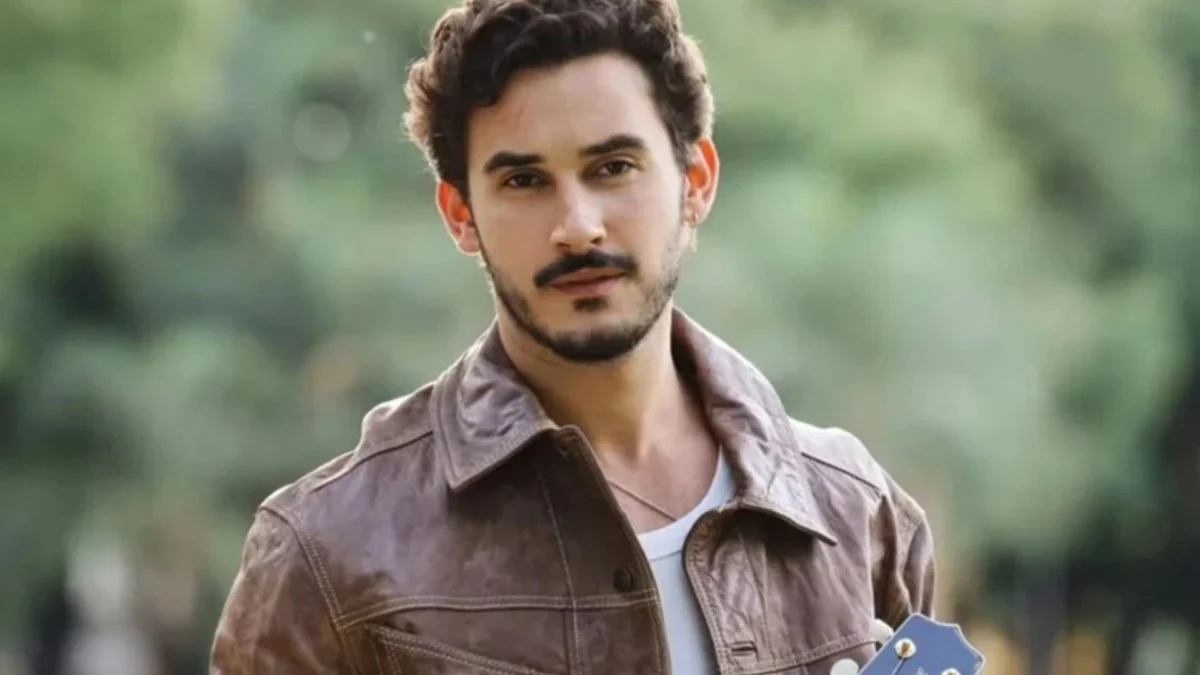 Filipe Bragança: The Ascendant Star Navigating Television, Cinema, and Theater, Redefining the "Galã" in Brazilian Entertainment.