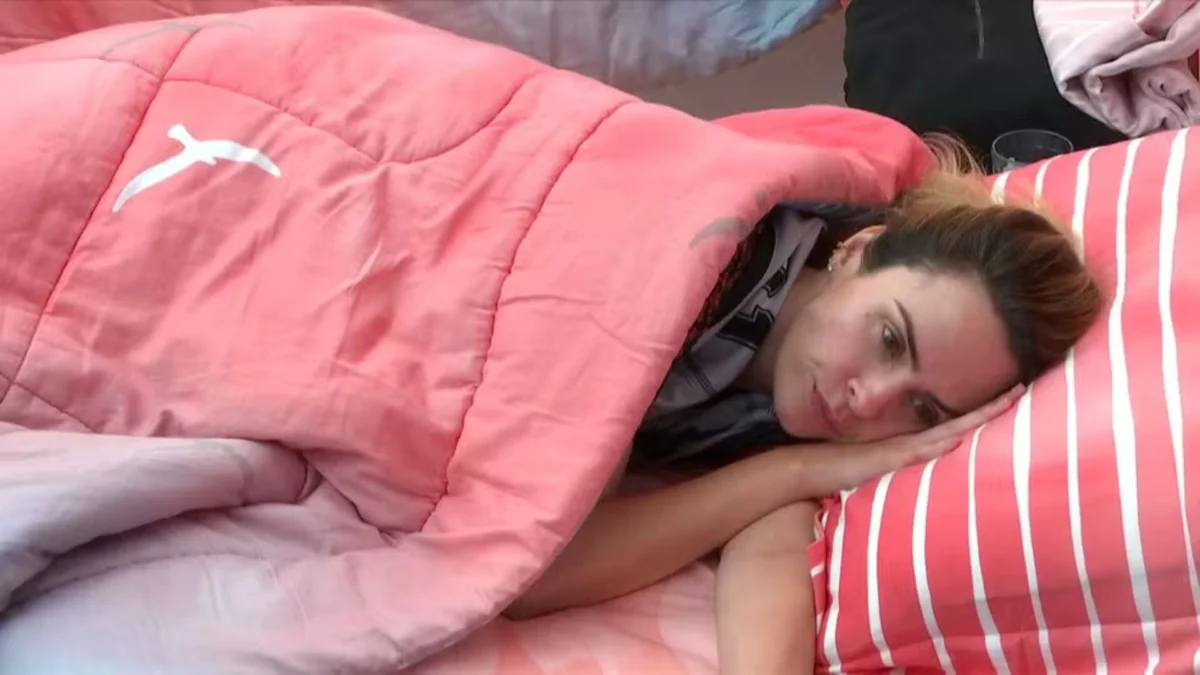 Heated Confrontation Erupts Between Ana Paula Renault and Alberto Cowboy in Reality Competition, Igniting Debate on Strategy, Luck, and Victimhood.