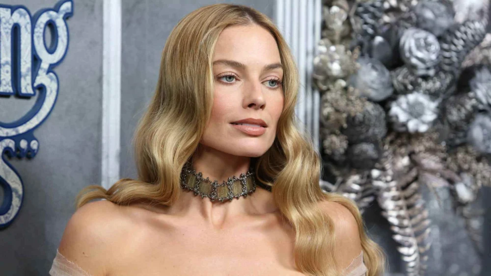 Margot Robbie Debuts Dramatic Bob at Chanel Paris Fashion Week Show Signaling a New Era of Spring 2026 Hair Trends