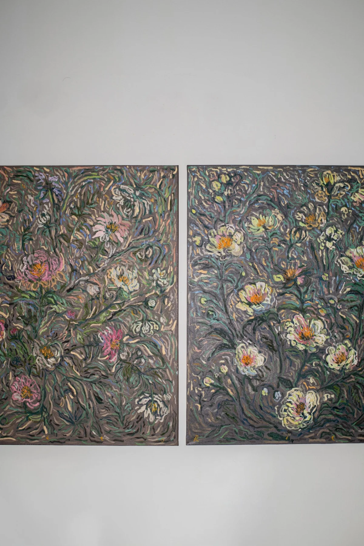 Mas Flores Mas Amor Exhibition at Racanska Galeria Redefines Contemporary Art Through the Lens of Floral Symbolism and Contemplative Stillness