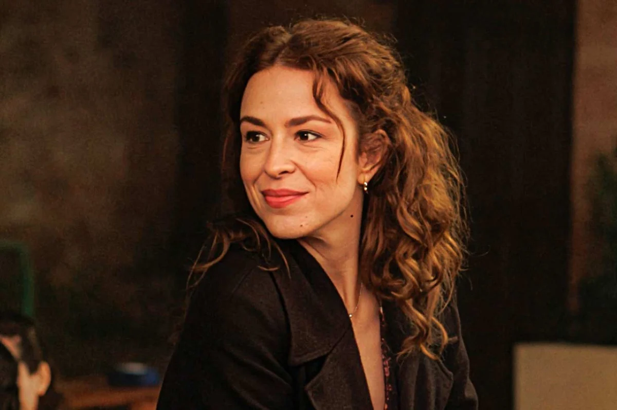 Silvia Abascal Stars in "Entre Tierras" Season Two, Discusses Character, Series Success, and the Evolution of Spanish Fiction