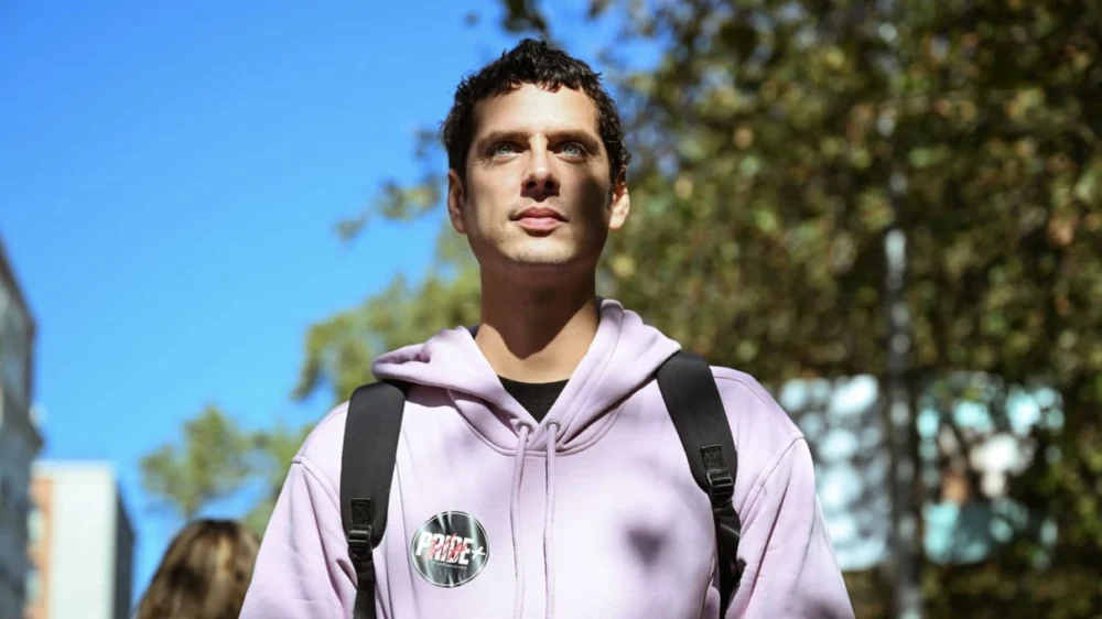 The Courageous Revelation: Eduardo Casanova Confronts Stigma with "Sidosa" Documentary