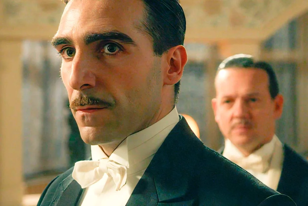 The Palatial Poker Game Takes a Dramatic Turn: Lorenzo’s Public Humiliation as Curro and Ángela Announce Engagement