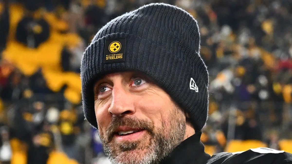 Aaron Rodgers: I’m Back With My Fam … Hugs It Out With Mom
