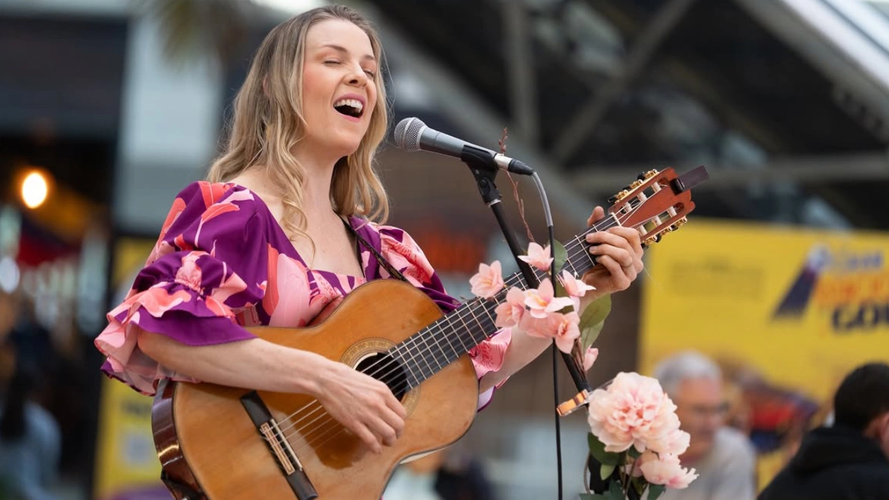 Katie James Brings the Richness of "Bajo mi Corteza" to Cali on July 31st