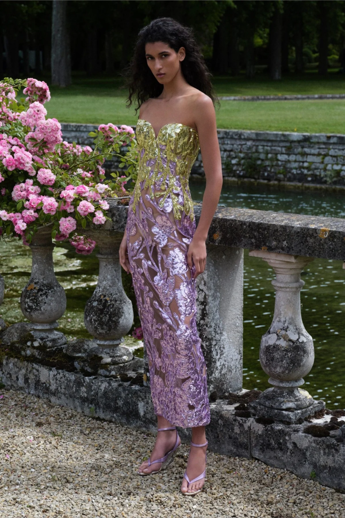 The Definitive Guide to Pairing Colored Sandals with Elegant Dresses for the Summer 2026 Fashion Season