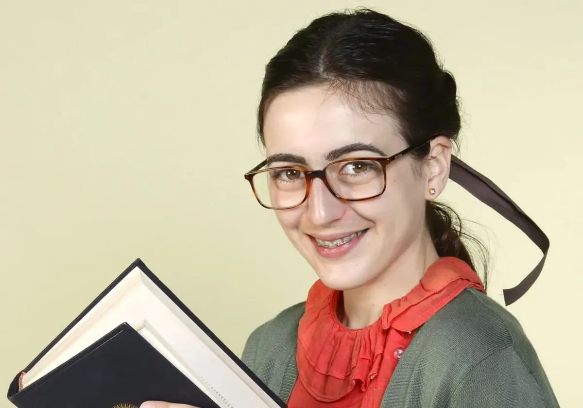 The Enduring Legacy of "Yo soy Bea": How a Glasses-Wearing Secretary Revolutionized Spanish Television
