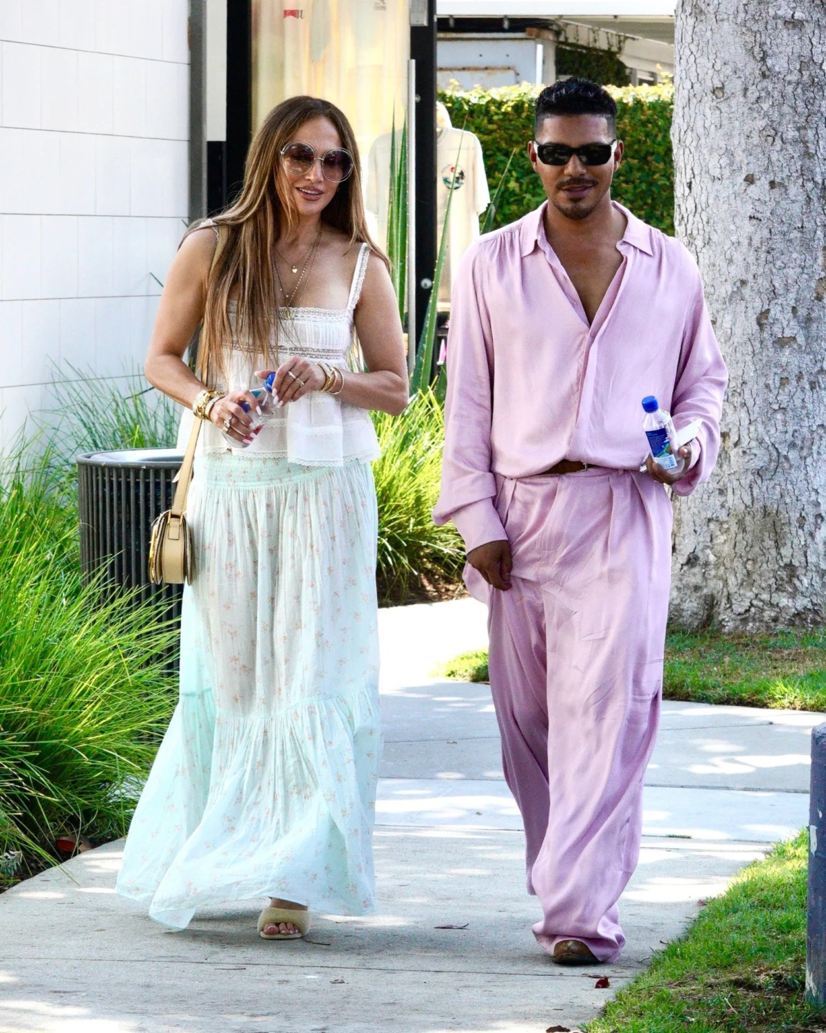 Jennifer Lopez Redefines Summer Elegance with Boho-Chic Aesthetics and High-Heeled Mules in Malibu