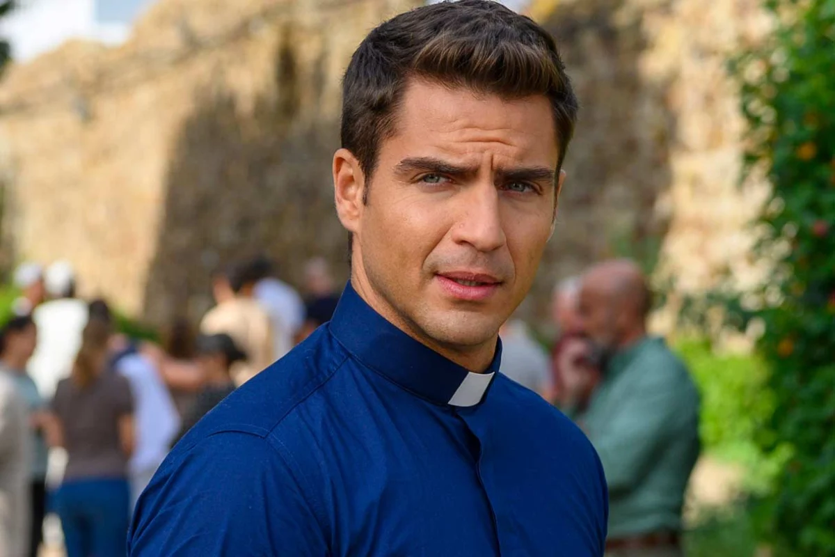 Maxi Iglesias Shines in Dual Roles Across Mediaset España’s Summer Fiction Slate