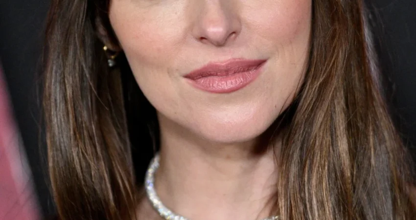 The Evolution of the Dakota Johnson Fringe and the Analytical Framework of the Autumn-Winter 2026 Hair Trends